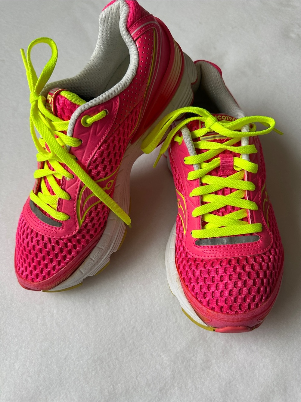 Saucony Shadow GeneisyNeon Pink and Yellow Womenβs Running Shoes size 7.5